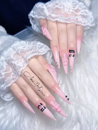 ロング Ami Nails 1のネイルデザイン