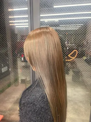 ロング カラー HIBIKI / 透明感カラーのヘアスタイル
