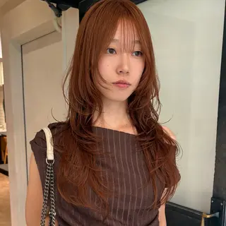 ロング カラー レイヤーカット/ 透明感ベージュ モカのヘアスタイル
