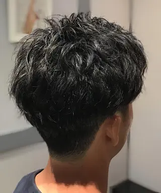 ショート パーマ 岡崎 隆晟のヘアスタイル