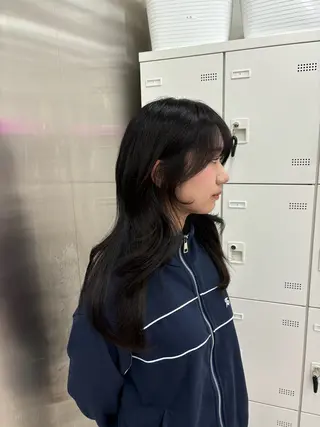セミロング 抜け感レイヤー︴ ニュアンスカラーのヘアスタイル