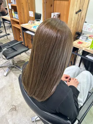 ミディアム カラー 伊藤 旭華のヘアスタイル