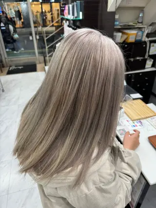 セミロング カラー ヘアアレンジ 目黒 碧人のヘアスタイル