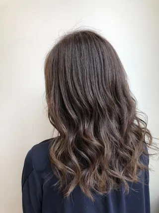セミロング カラー 【透明感、艶髪】西村 有司のヘアスタイル