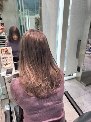 セミロング カラー ケアブリーチ レイヤーカットのヘアスタイル