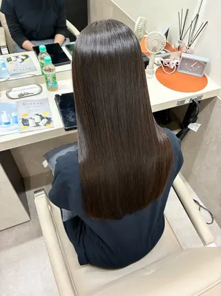 ロング 亀井 雷のヘアスタイル