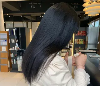 ロング カラー ハイトーン🤍 古江 実夢のヘアスタイル