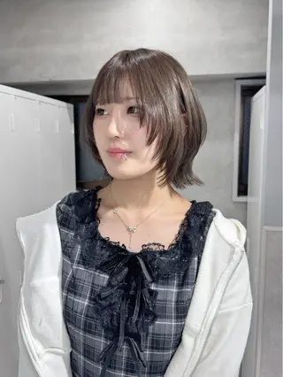 ミディアム Manami🖤 レイヤー×ハイトーンのヘアスタイル