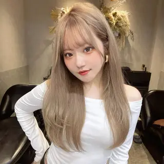 セミロング カラー Lond Le'a /ハイトーンカラーのヘアスタイル