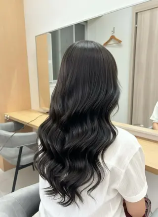ロング ユウキ/透明感カラー レイヤーカットのヘアスタイル