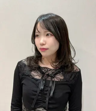 ミディアム 赤池 日菜子のヘアスタイル