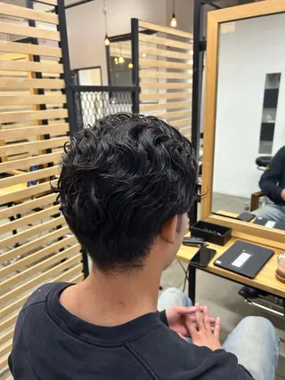 パーマ メンズ 1回で綺麗になる 髪質改善 小山光のヘアスタイル