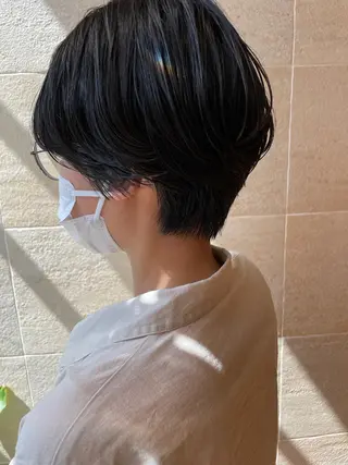 ショート 白髪ぼかしハイライト 脱白髪染めのヘアスタイル