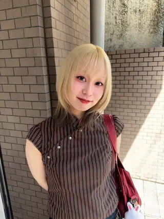 ミディアム 艶髪/ハイトーン/ ヘアセット/モエノのヘアスタイル