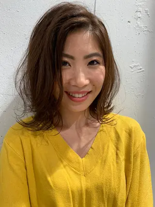 ミディアム カラー 大角 実希のヘアスタイル