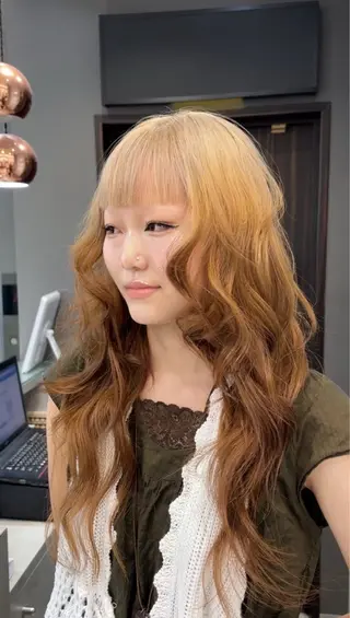 ロング 顔まわりレイヤー/諒 オリーブカラー/天神のヘアスタイル
