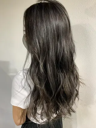 ロング カラー ミルクティーベージュ ブリーチ 店長 清水のヘアスタイル