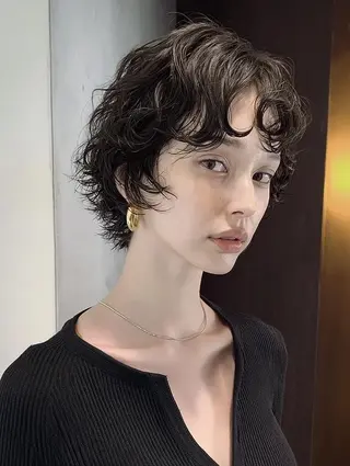 ショート パーマ 岡田 望愛🫧のヘアスタイル