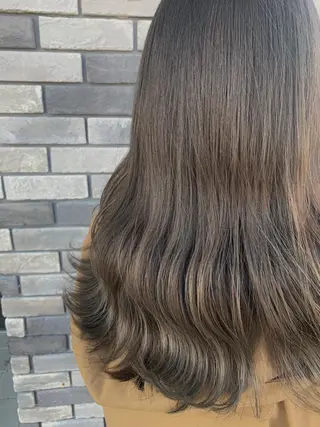 ロング カラー 眞名子 瑞紀のヘアスタイル