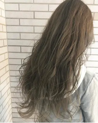 ロング カラー 中村 よしひでのヘアスタイル