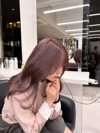 セミロング カラー 抜け感レイヤー︴ ニュアンスカラーのヘアスタイル