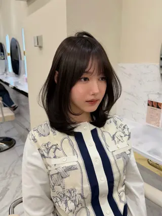 ミディアム hiyori🎀 韓国レイヤーのヘアスタイル
