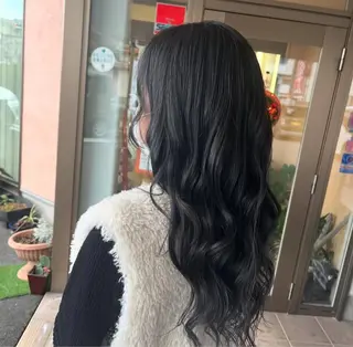 ロング カラー 小泉 ゆあのヘアスタイル