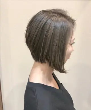 ミディアム 岩橋 静香のヘアスタイル