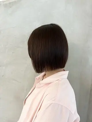 ミディアム 切りっぱなしボブ/ 艶カラー/綾莉のヘアスタイル