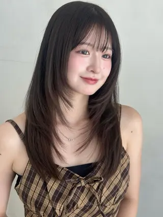ミディアム 松岡 莉瑚のヘアスタイル