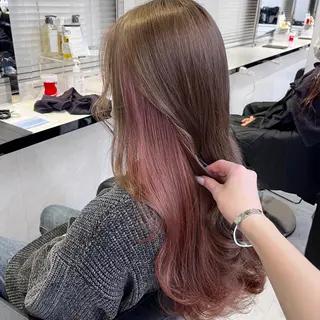 セミロング カラー ヘアアレンジ 🪞official THREE 横浜🎀のヘアスタイル