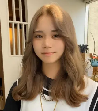 セミロング カラー 横尾 歩のヘアスタイル