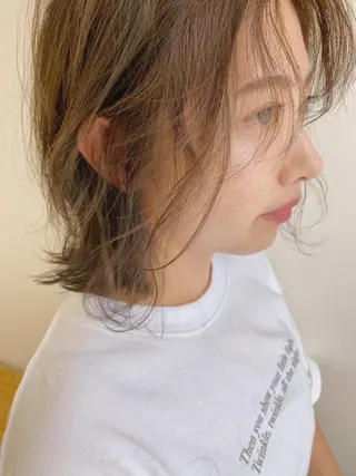 ミディアム カラー 顔周りレイヤーカット ブリーチminamiのヘアスタイル
