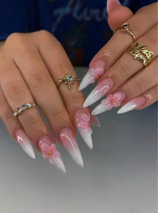 ネイル Royal Nailのネイルデザイン