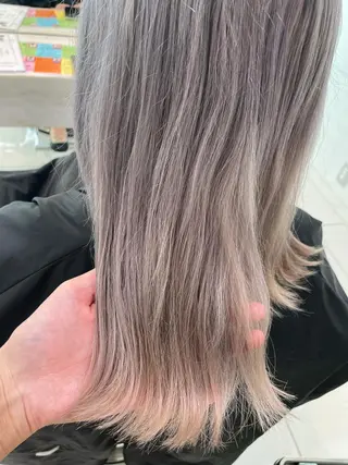 ミディアム カラー パーマ ヘアアレンジ マツエク・マツパ ハイトーンカラー🤍 山下 優華のヘアスタイル