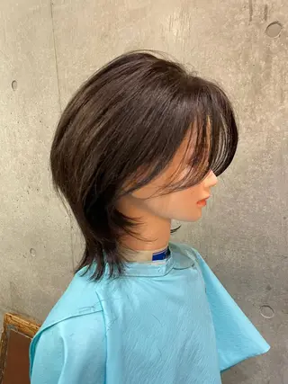 ミディアム ウルフカット レイヤーカットのヘアスタイル
