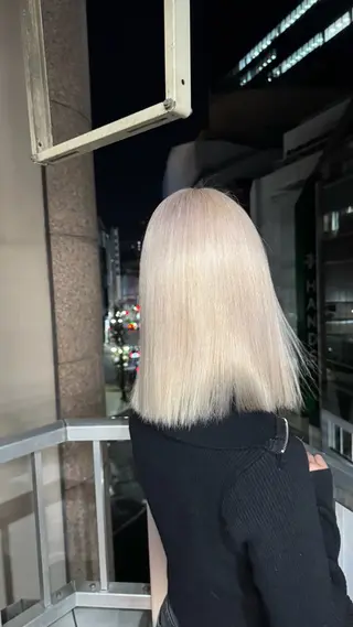 カラー カット無料‼️/ハイ トーン✨️/複雑履歴のヘアスタイル