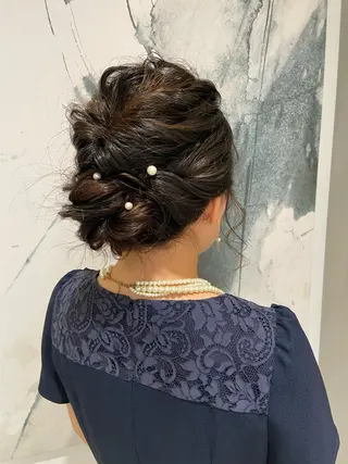 ミディアム ヘアアレンジ カジュアルを女っぽく 𝗮𝘆𝗮𝗰𝗼のヘアスタイル