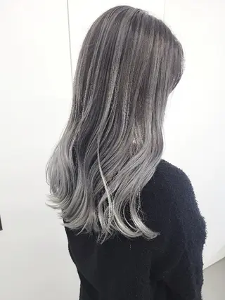 ロング 無藤 彩のヘアスタイル