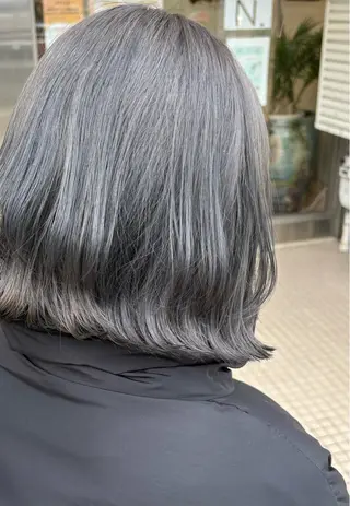 ミディアム カラー bh.maara デザイン／ハイトーンのヘアスタイル