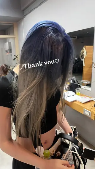 ロング 透明感ハイトーン🦄 キラ🌈のヘアスタイル