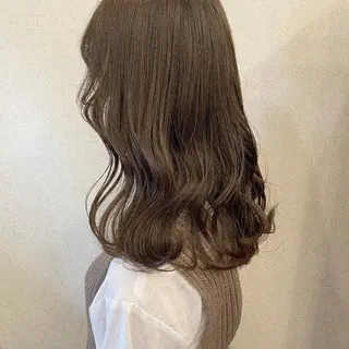 カラー 依咲 isakiのヘアスタイル