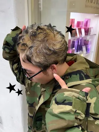カラー メンズ 小野 眞白のヘアスタイル