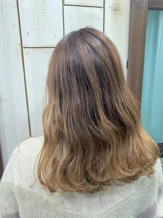 ミディアム 鷺谷 玲奈のヘアスタイル