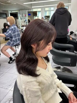 セミロング カラー 抜け感レイヤー︴ ニュアンスカラーのヘアスタイル
