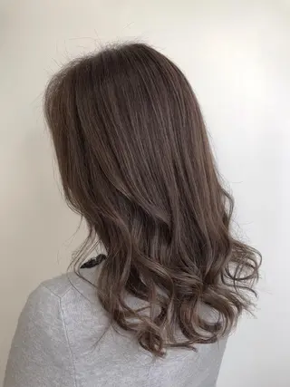 セミロング カラー 【透明感、艶髪】西村 有司のヘアスタイル
