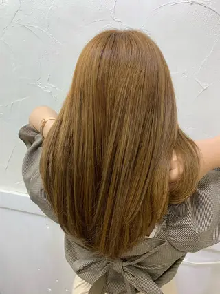 セミロング 艶髪ハイトーンカラー kana♡のヘアスタイル