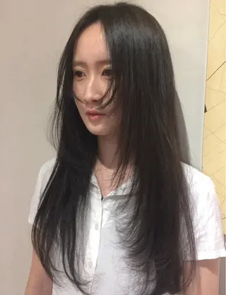 ミディアム カラー 山田 麻椰のヘアスタイル