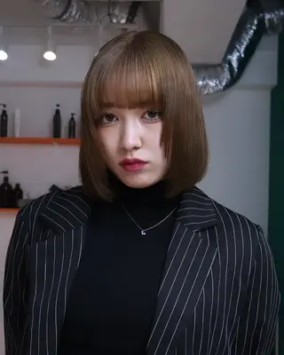 ミディアム カラー レイヤー/ブリーチ iwamiya岩見谷のヘアスタイル