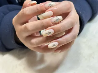 ミディアム yuka ⭐︎のネイルデザイン